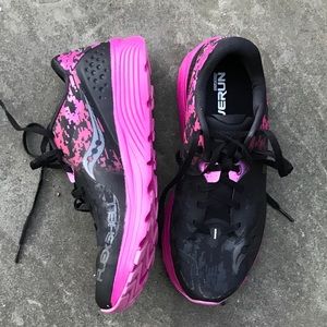 Saucony Kinvara 8 RunShield, size 9, new!